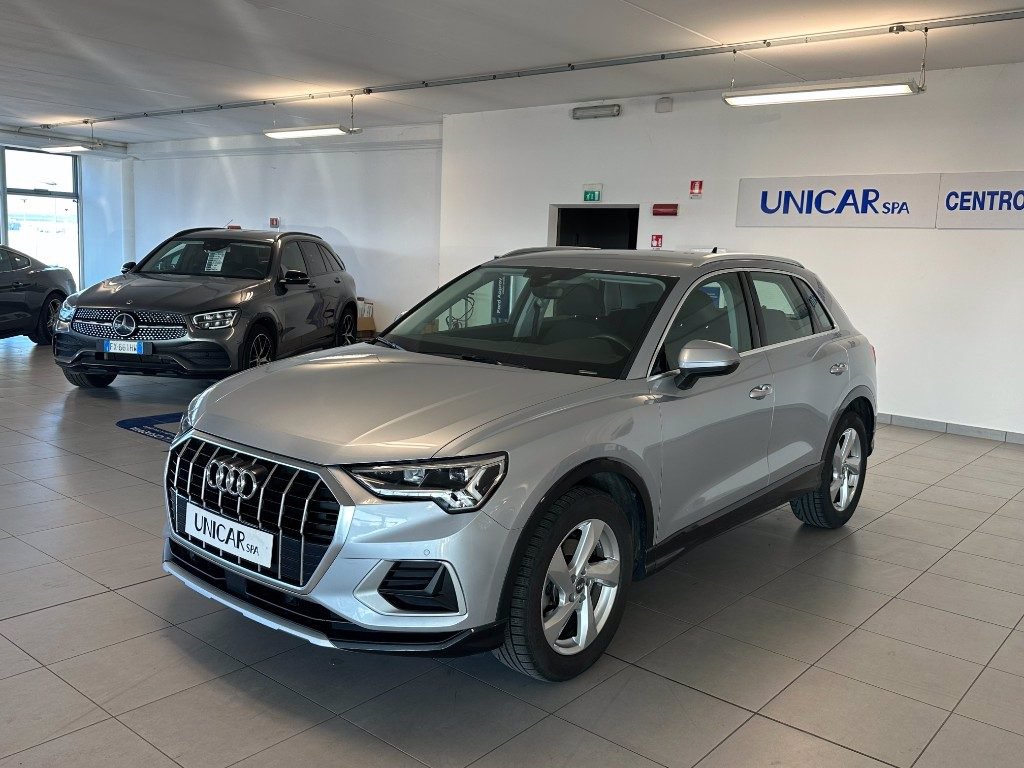AUDI Q3 35 TDI S tronic Business Advanced